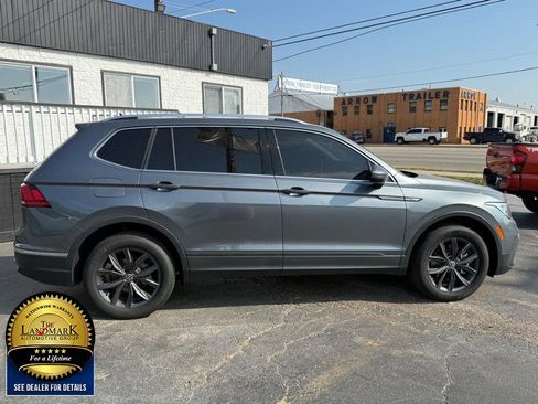 Used 2022 Volkswagen Tiguan SE w/ Panoramic Sunroof Package image 4