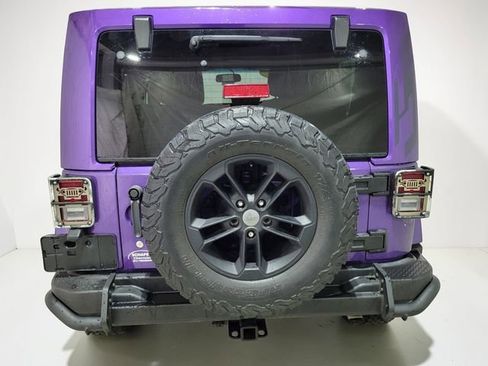 Used 2017 Jeep Wrangler Sahara image 19