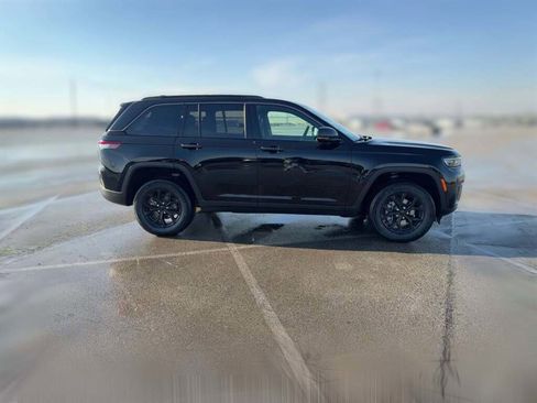 New 2026 Jeep Grand Cherokee Altitude image 14