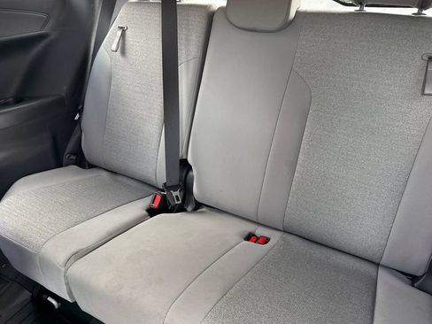 Used 2026 Toyota Sienna LE AWD/4WD image 15