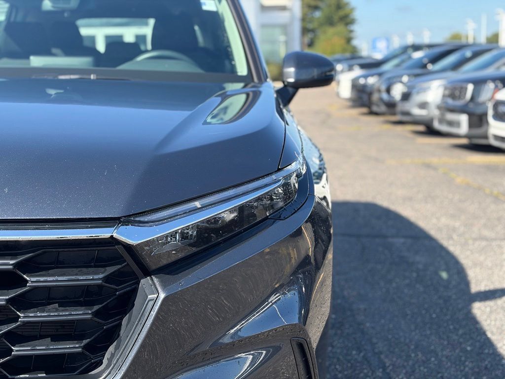 Used 2024 Honda CR-V LX image 4