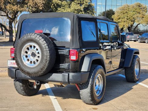 Used 2018 Jeep Wrangler Unlimited Rubicon w/ Connectivity Group image 6