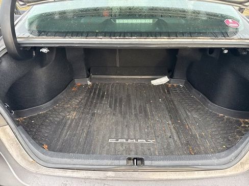 Used 2018 Toyota Camry XLE image 13