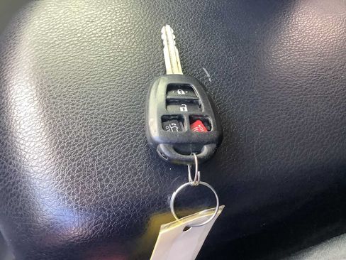 Used 2016 Toyota RAV4 XLE FWD image 20