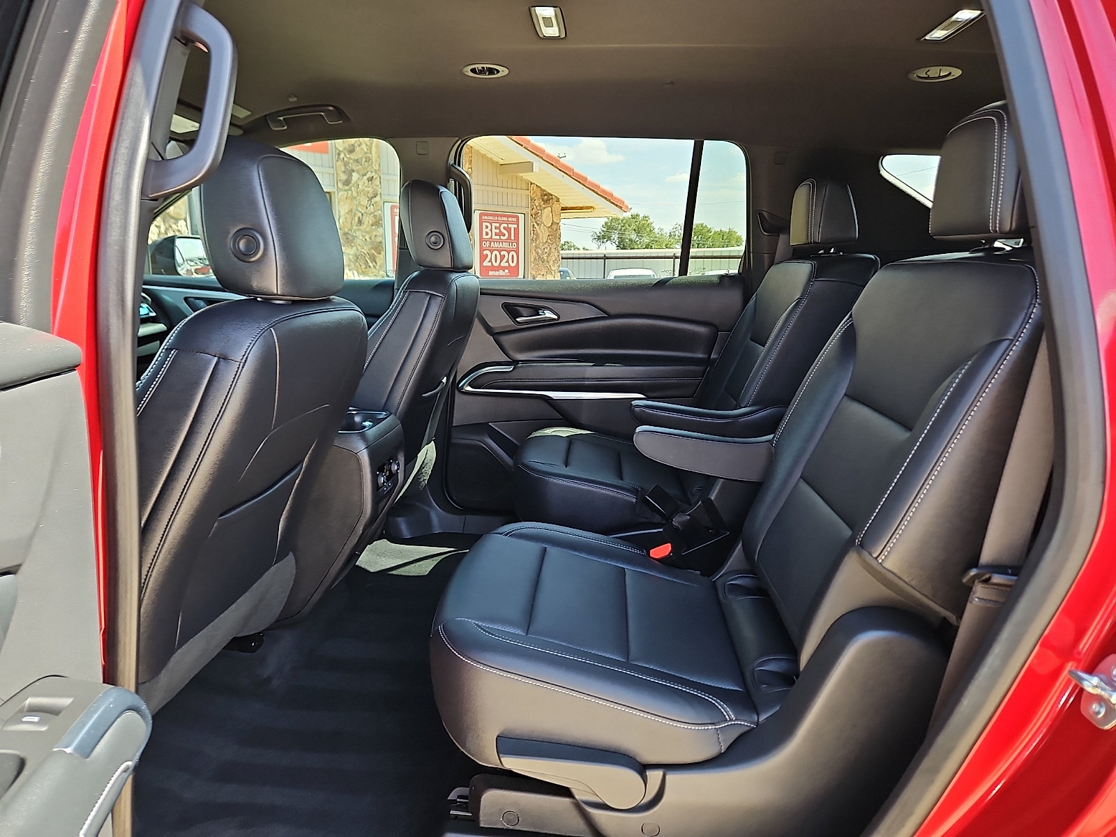 Used 2025 Chevrolet Traverse LT FWD image 9