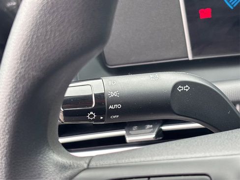 Certified 2025 Hyundai Tucson SE image 25