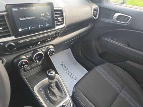Used 2025 Hyundai Venue SEL FWD image 29