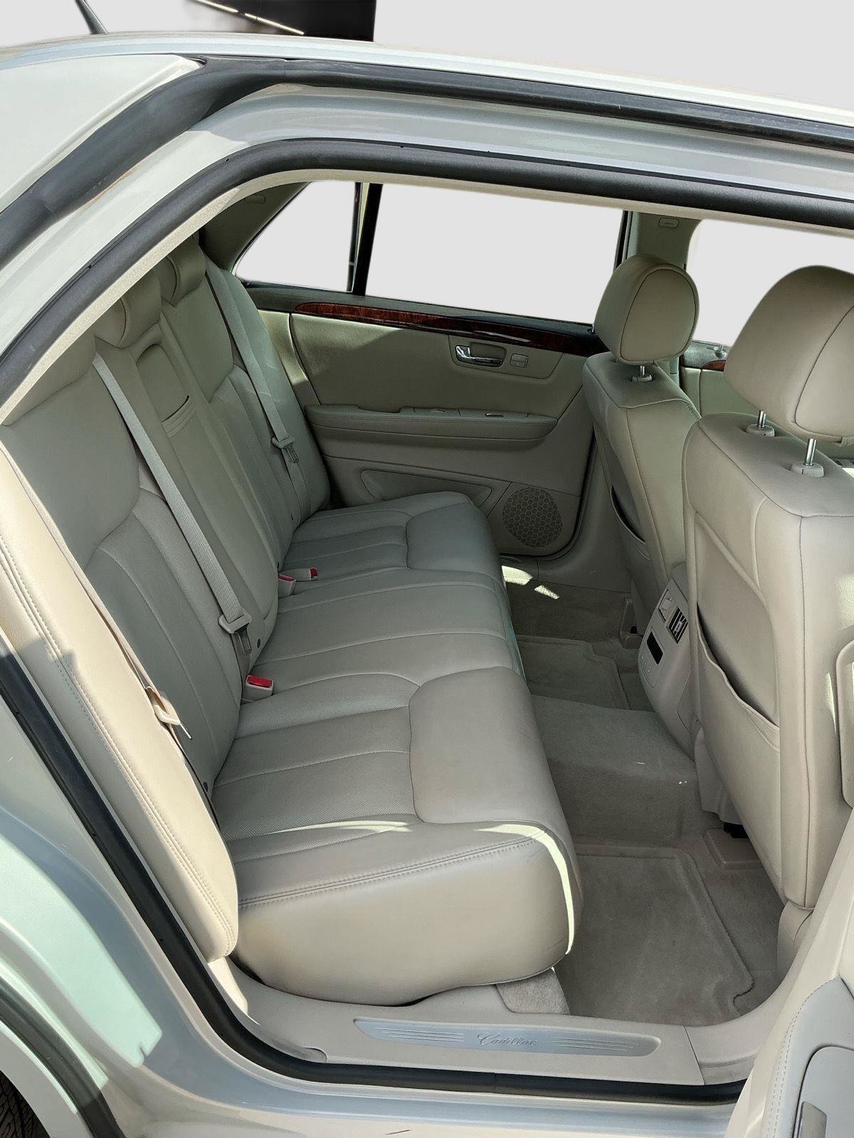 Used 2007 Cadillac DTS Luxury I w/ Trunk Convenience Package FWD image 22