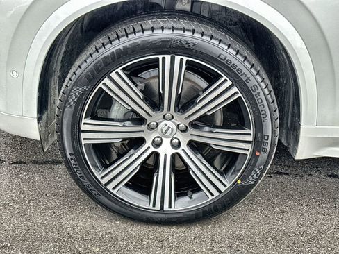 Used 2024 Volvo XC90 B6 Ultimate w/ Protection Package image 12