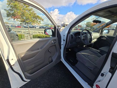 Used 2021 Nissan Frontier S image 21