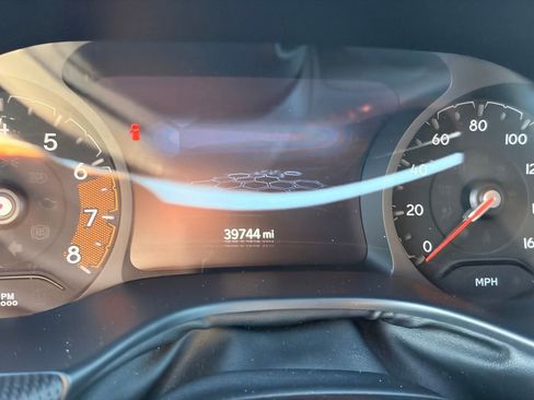 Used 2025 Jeep Compass Trailhawk AWD/4WD image 8