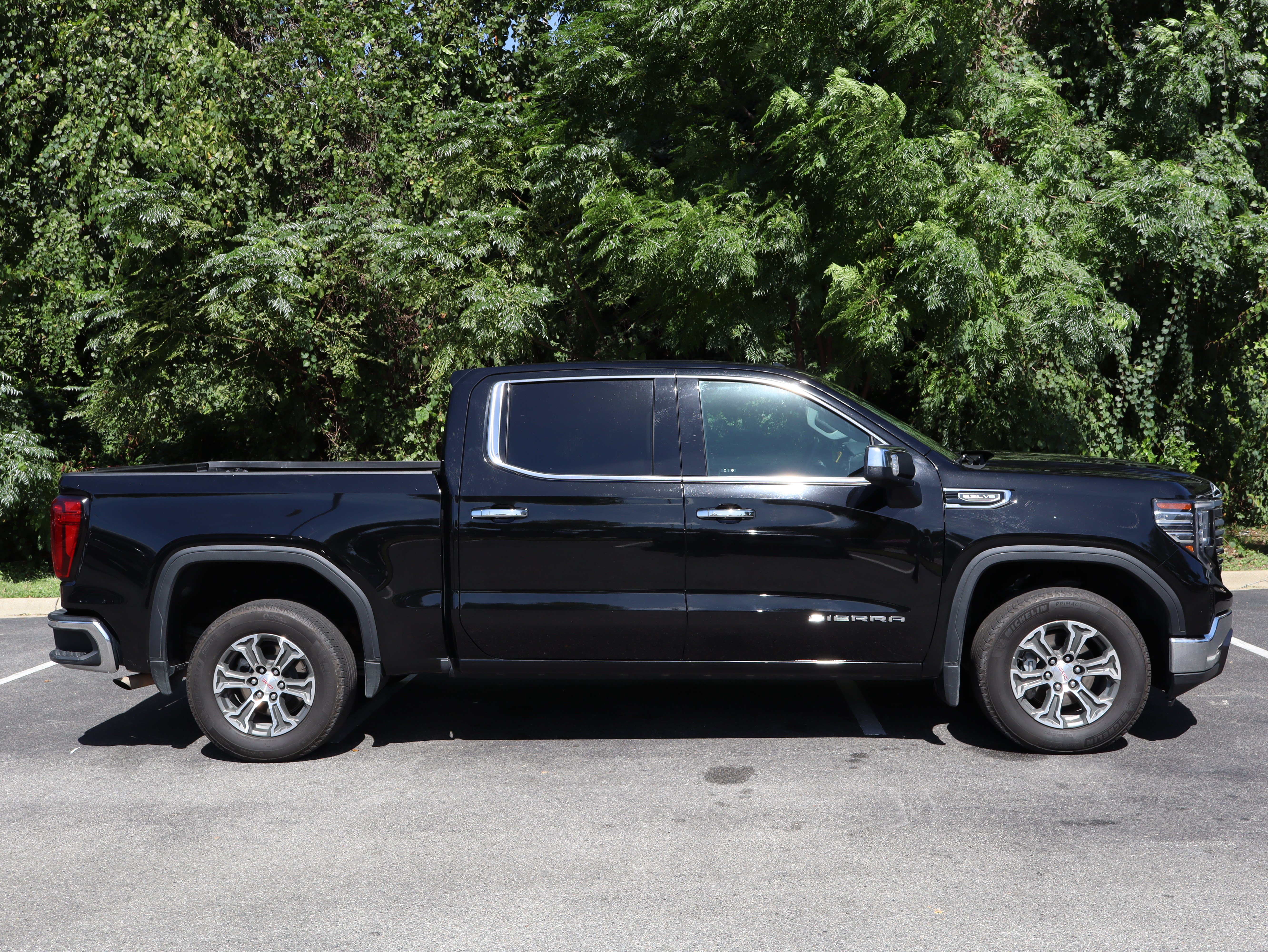 Used 2025 GMC Sierra 1500 SLT RWD image 11