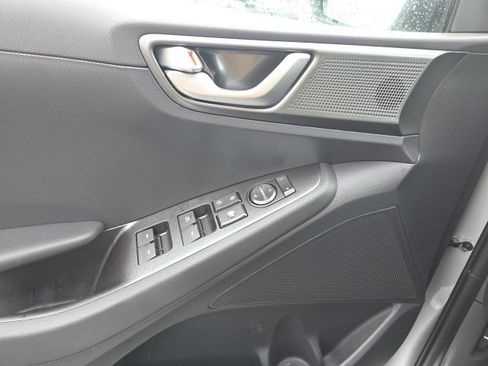 Used 2020 Hyundai Ioniq SE image 10