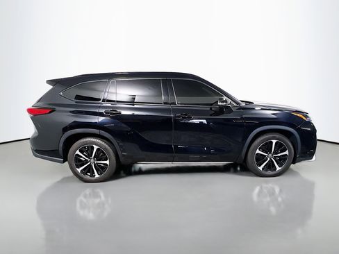 Used 2022 Toyota Highlander XSE image 3