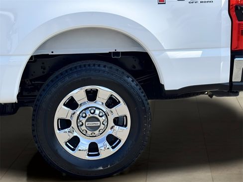 Used 2023 Ford F250 Lariat w/ Chrome Package image 48