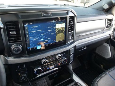 Used 2025 Ford F450 Platinum w/ FX4 Off-Road Package image 19