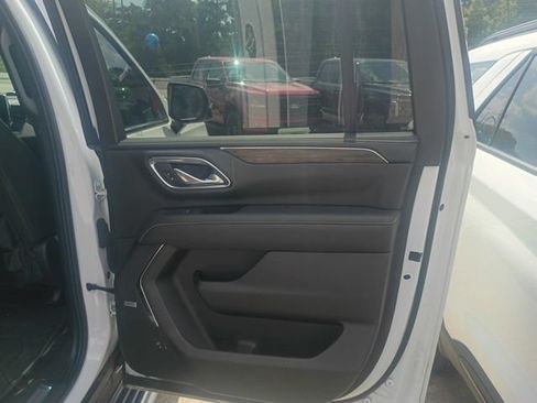 Used 2023 Chevrolet Suburban Premier AWD/4WD image 28