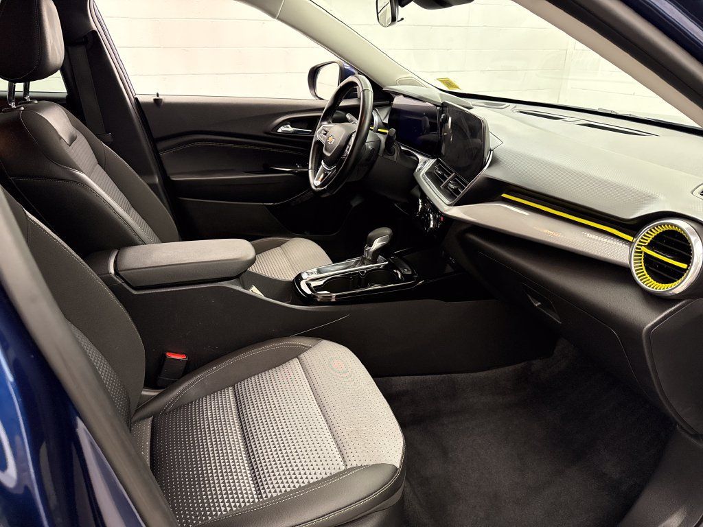 Certified 2024 Chevrolet Trax LT w/ Driver Confidence Package FWD image 27
