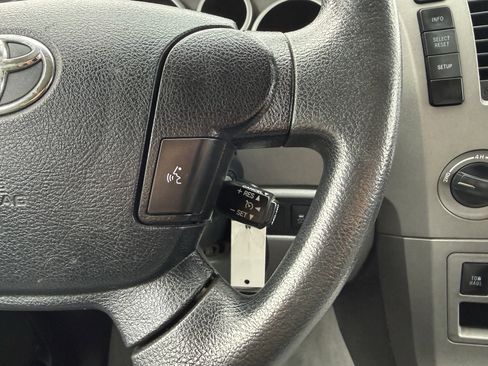 Used 2011 Toyota Tundra 4x4 CrewMax image 15