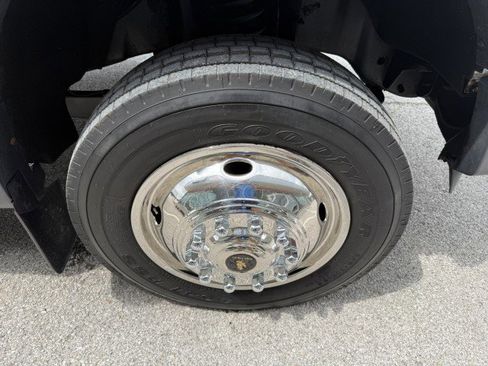 Used 2009 Ford F550 4x4 Regular Cab Super Duty image 15