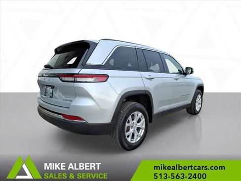 Used 2023 Jeep Grand Cherokee Limited AWD/4WD image 7