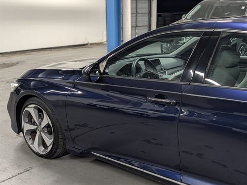 Used 2019 Honda Accord Touring image 4