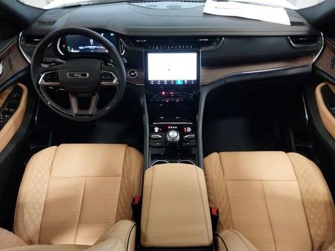 New 2025 Jeep Grand Cherokee Summit image 11