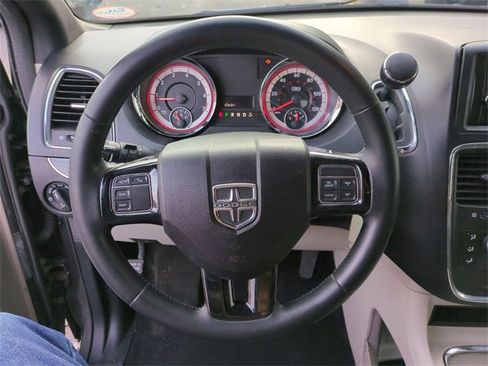 Used 2014 Dodge Grand Caravan SXT image 13