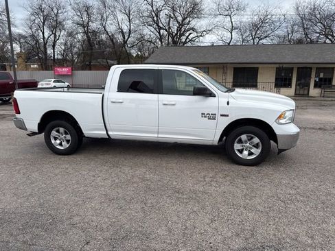 Used 2019 RAM 1500 Classic SLT image 3