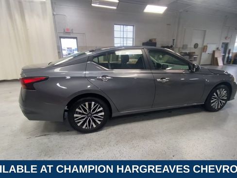 Used 2024 Nissan Altima 2.5 SV FWD image 11