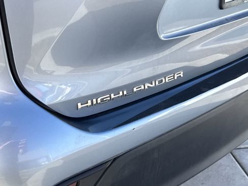 Used 2023 Toyota Highlander XLE image 9