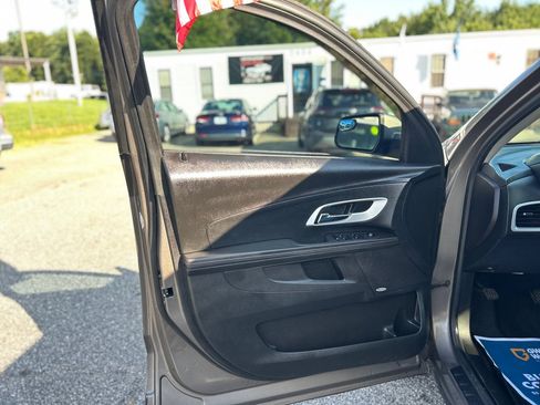 Used 2011 Chevrolet Equinox LT FWD image 9