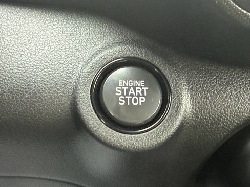 Used 2023 Hyundai Venue Limited image 18