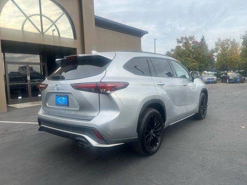 Used 2024 Toyota Highlander XSE image 7