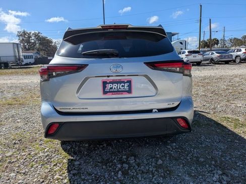 Certified 2024 Toyota Highlander XLE image 7