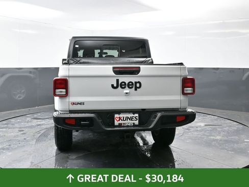 Used 2022 Jeep Gladiator Sport image 14