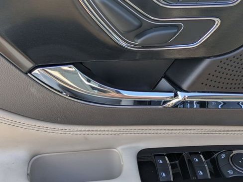 Used 2023 Lincoln Corsair Reserve AWD/4WD image 12