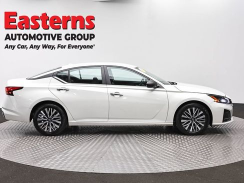 Used 2025 Nissan Altima 2.5 SV FWD image 4