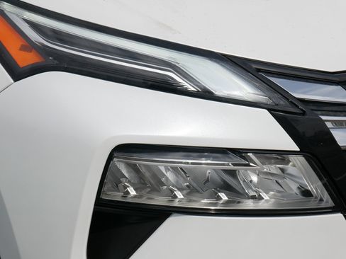 Used 2025 Nissan Rogue Platinum image 15