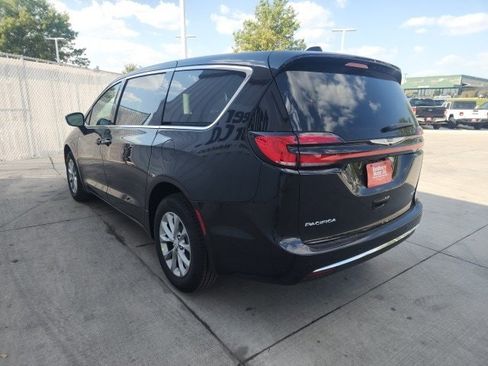 New 2026 Chrysler Pacifica Select image 24