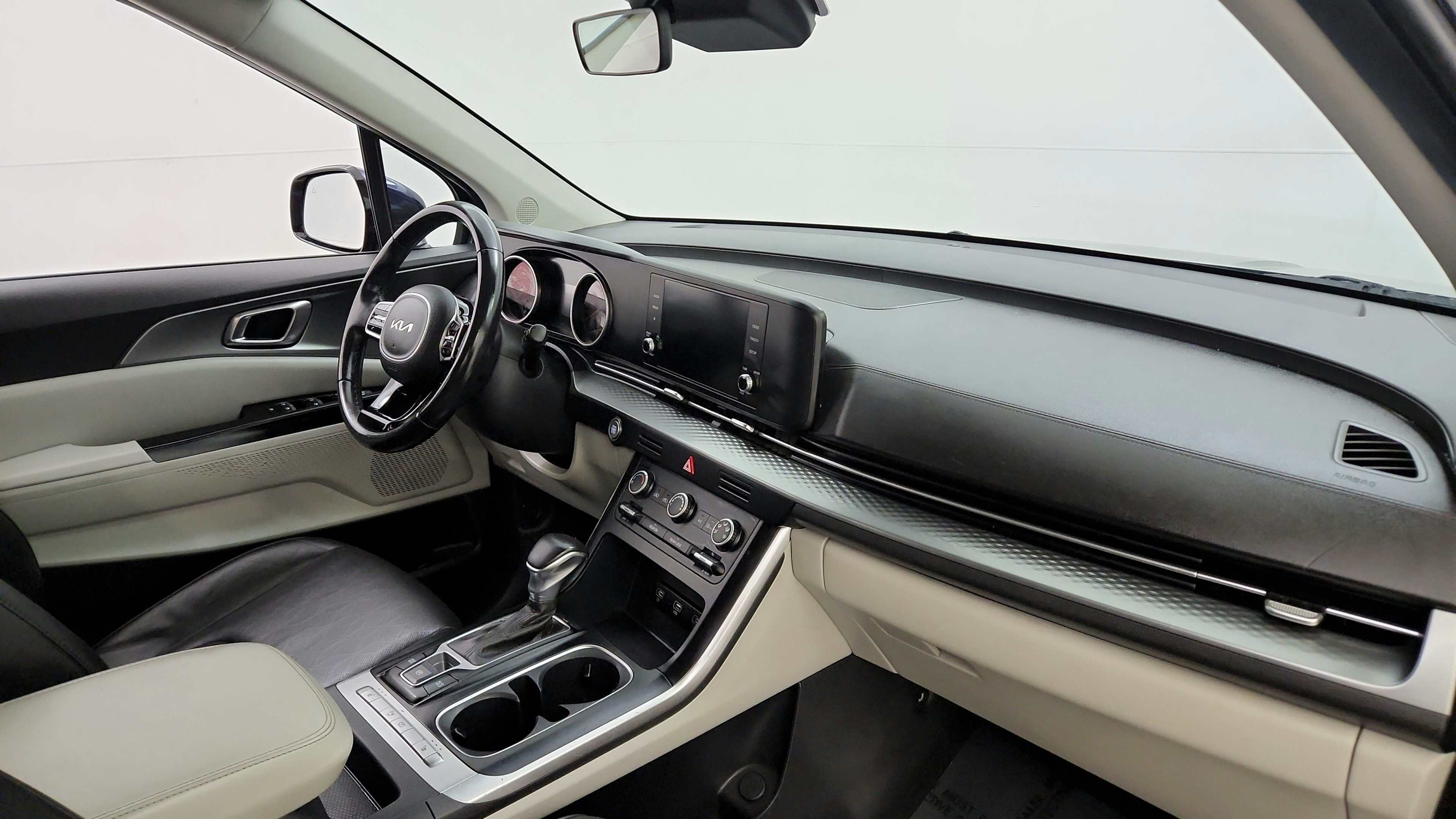 Used 2022 Kia Carnival LX FWD image 18