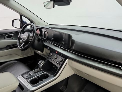 Used 2022 Kia Carnival LX FWD image 18