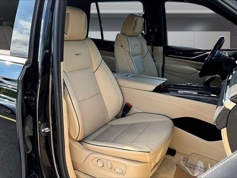 Certified 2023 Cadillac Escalade Premium Luxury w/ LPO, Floor Liner Package AWD/4WD image 30