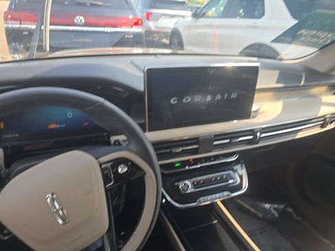 Used 2025 Lincoln Corsair AWD w/ Equipment Group 101A image 12