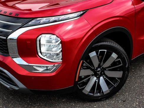 New 2025 Mitsubishi Outlander SE image 49