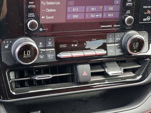 Used 2022 Toyota Highlander XSE FWD image 33