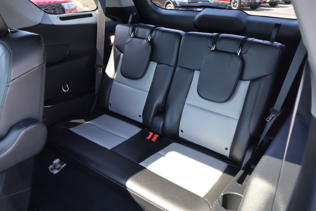 Used 2023 Ford Explorer XLT w/ Equipment Group 202A RWD image 23