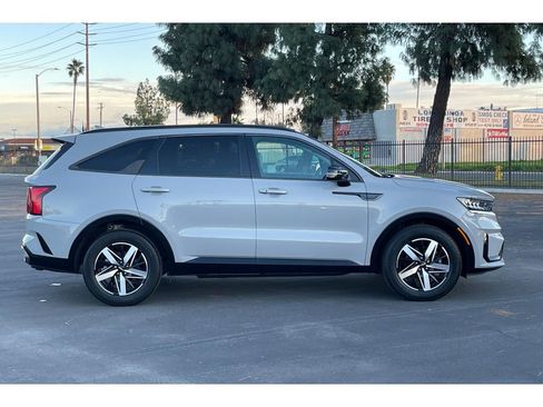 Used 2022 Kia Sorento EX w/ Panoramic Sunroof Package image 8