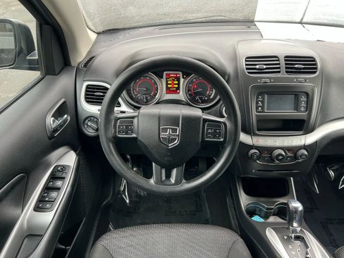 Used 2019 Dodge Journey SE image 15
