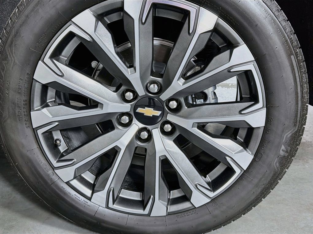Used 2026 Chevrolet Tahoe High Country RWD image 32